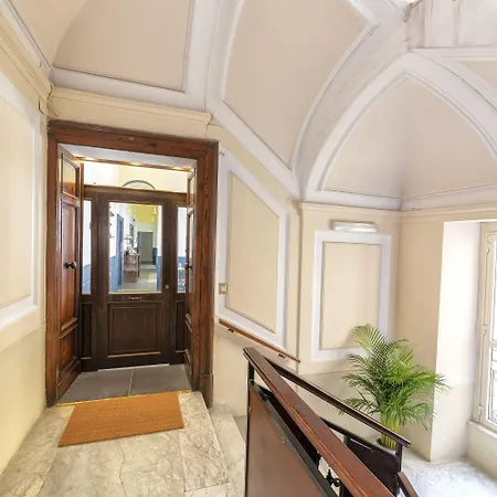 Be Italian Flat Duomo 319 نابولي