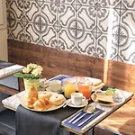 Be Italian Flat Duomo 319 Bed & Breakfast Neapel