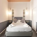 Be Italian Flat Duomo 319 Bed & Breakfast 4*